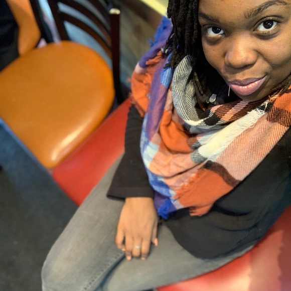 Meet your Posher, Felicia - Picture 2 of 8